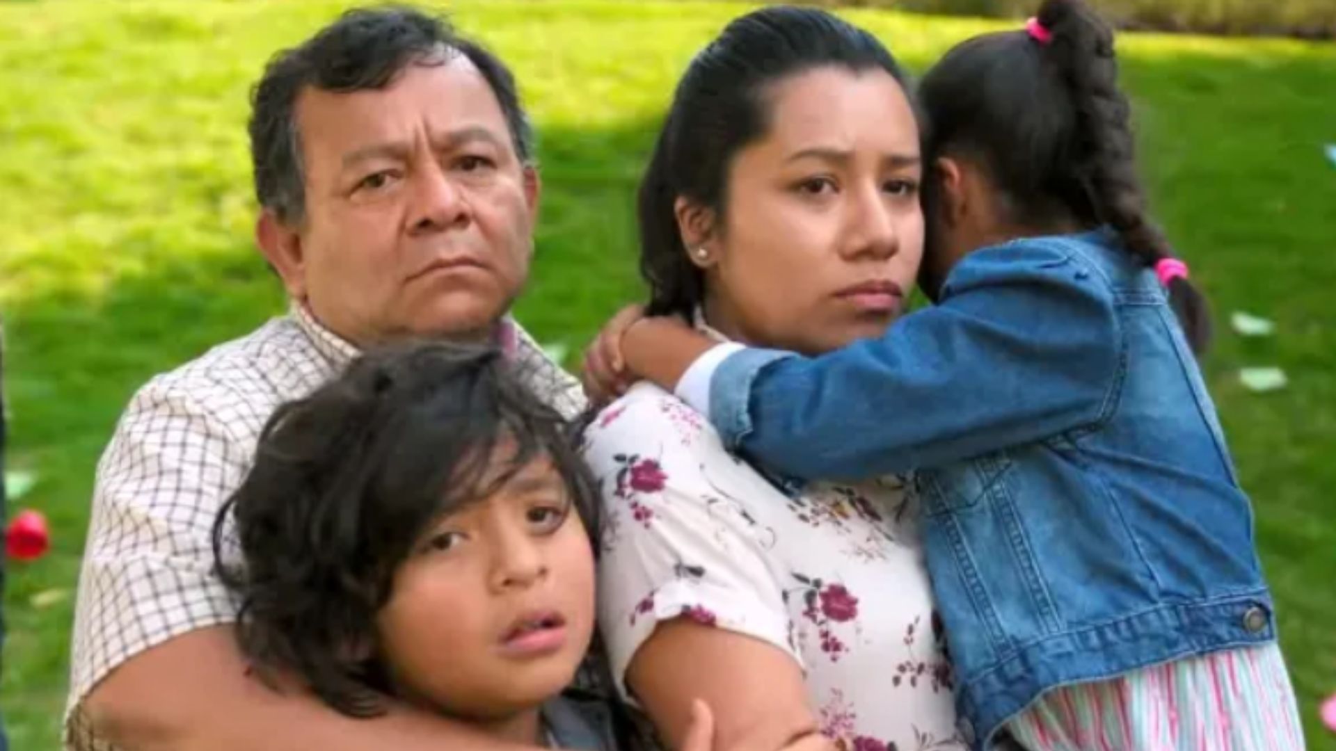 Moncho with his wife Yolanda and their kids | Image Source: Netflix