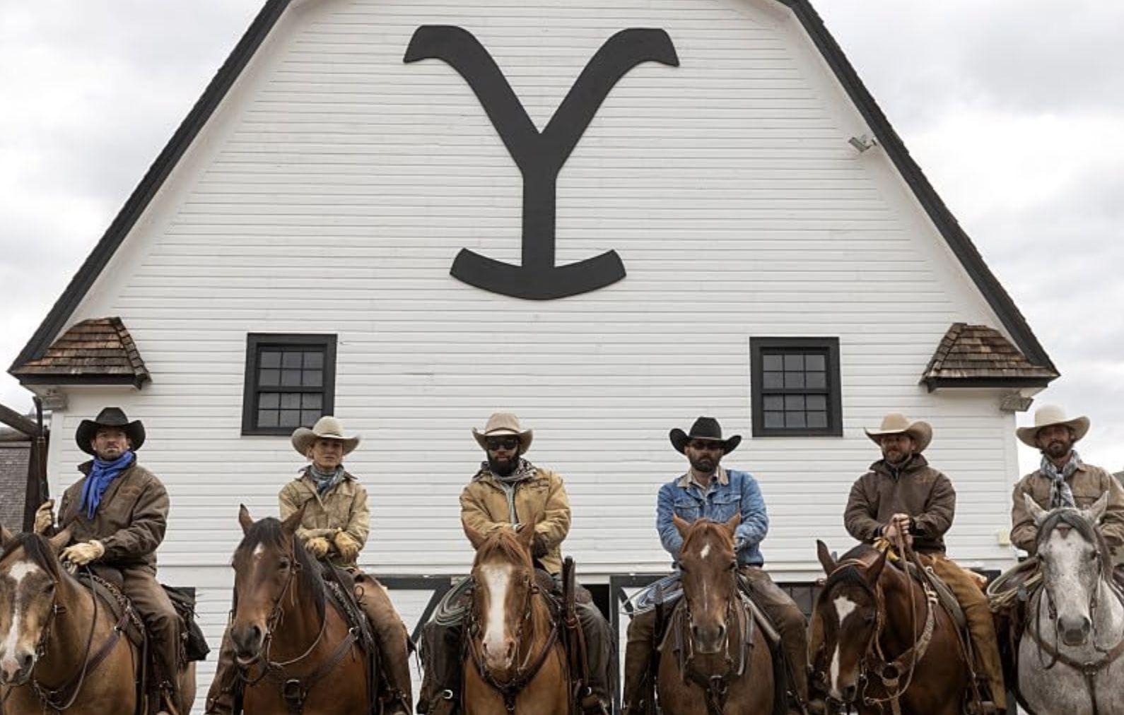 Ian Bohen, Jen Landon, Jake Ream, Ryan Bingham, Denim Richards, and Ethan Lee on the show (Image via Paramount Network)