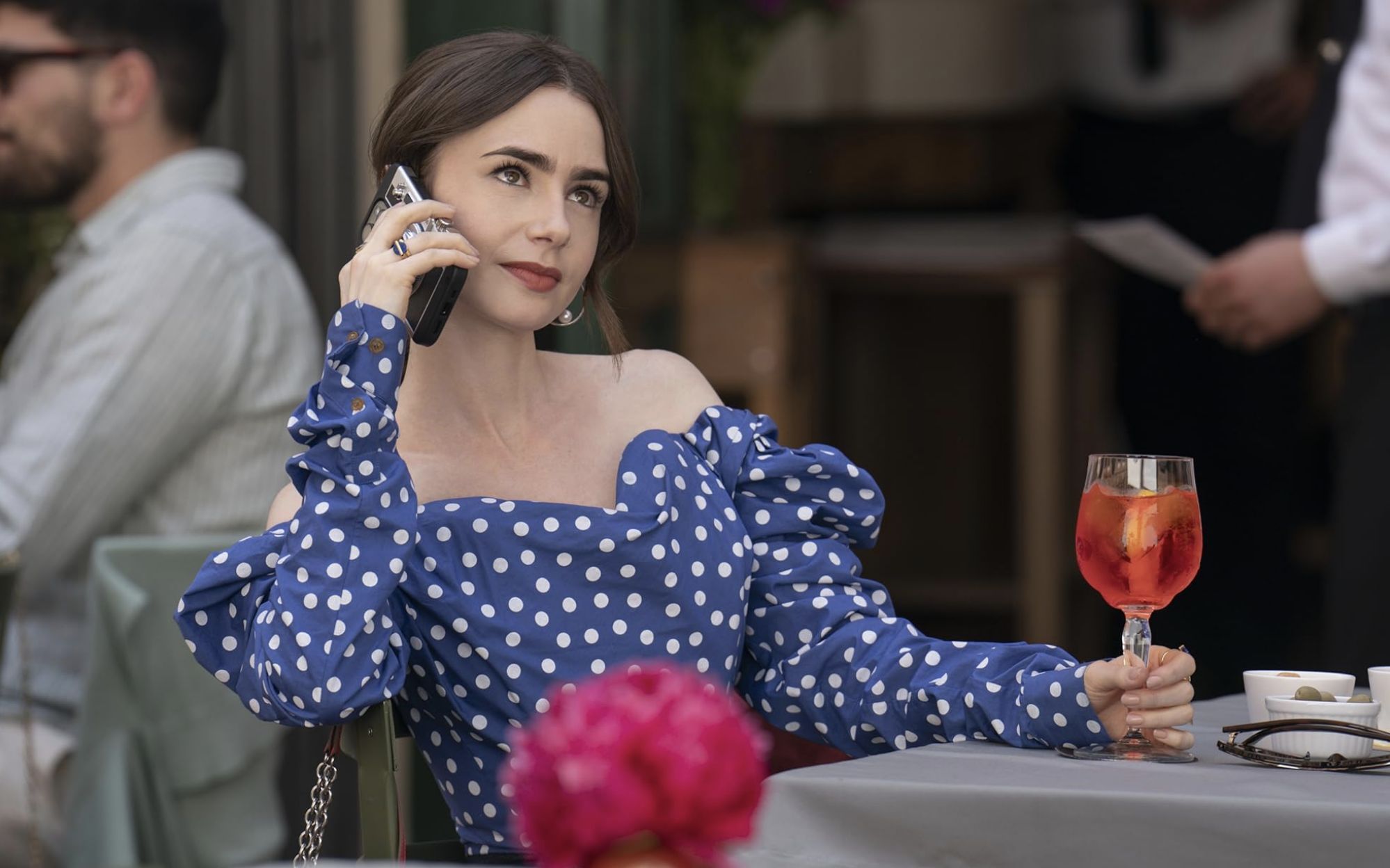 Lily Collins in a still from the show (Image via Netflix)