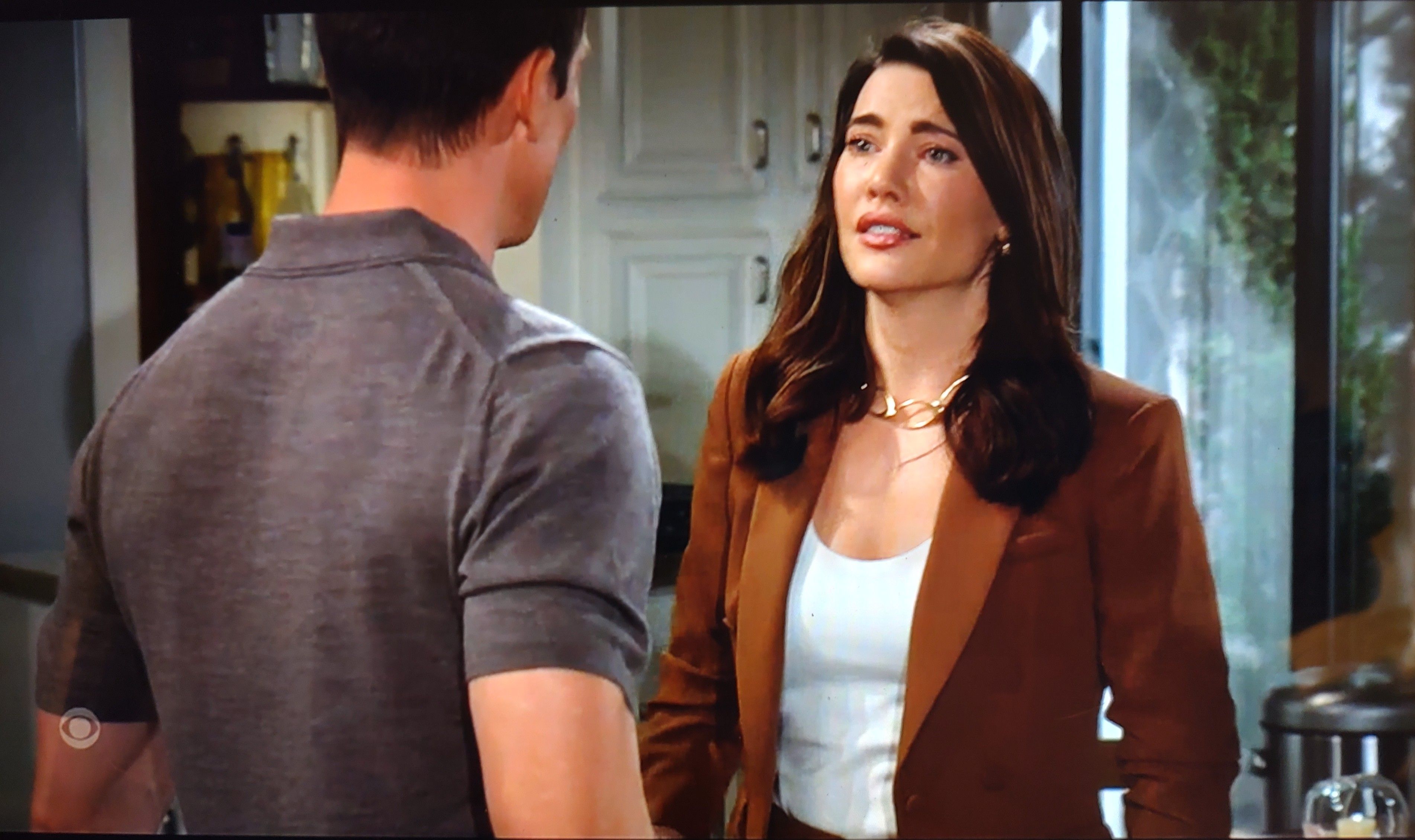 Steffy tells Finn she has to leave. 