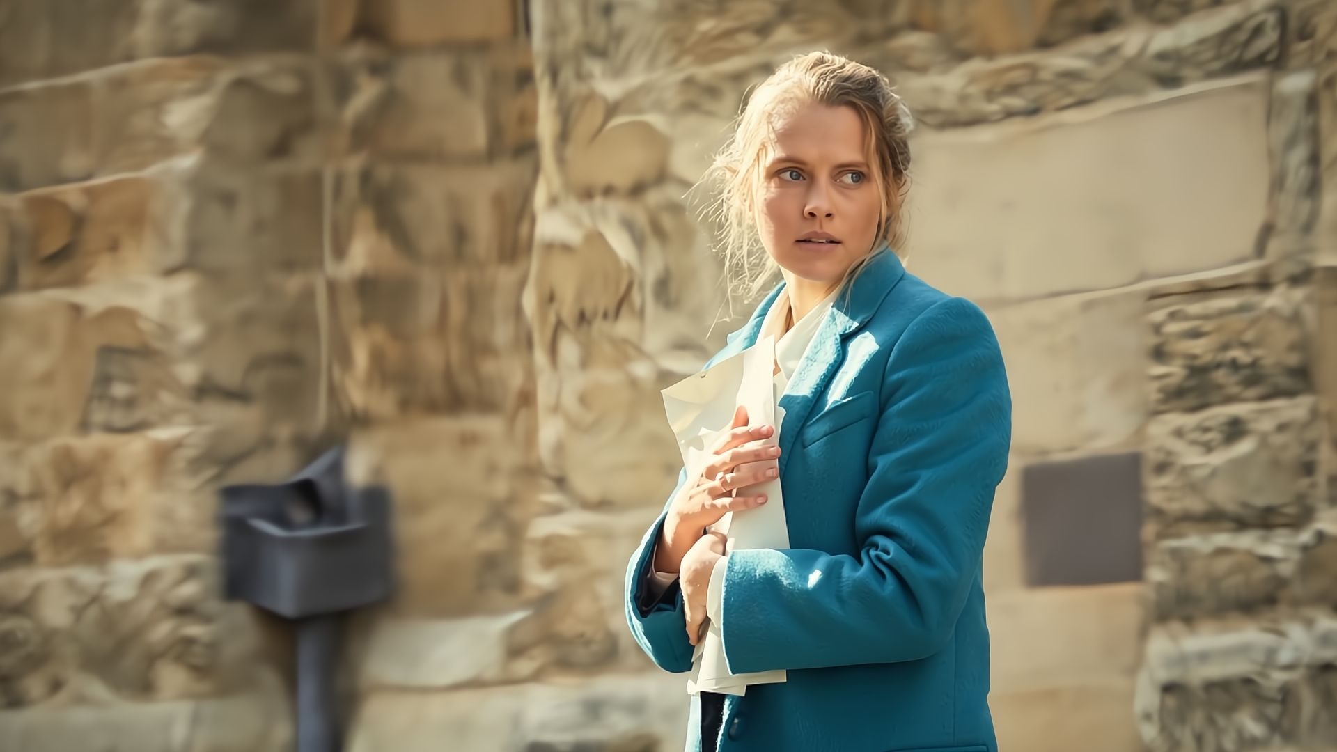 Teresa Palmer as Diana Bishop | Image Source: Prime Video