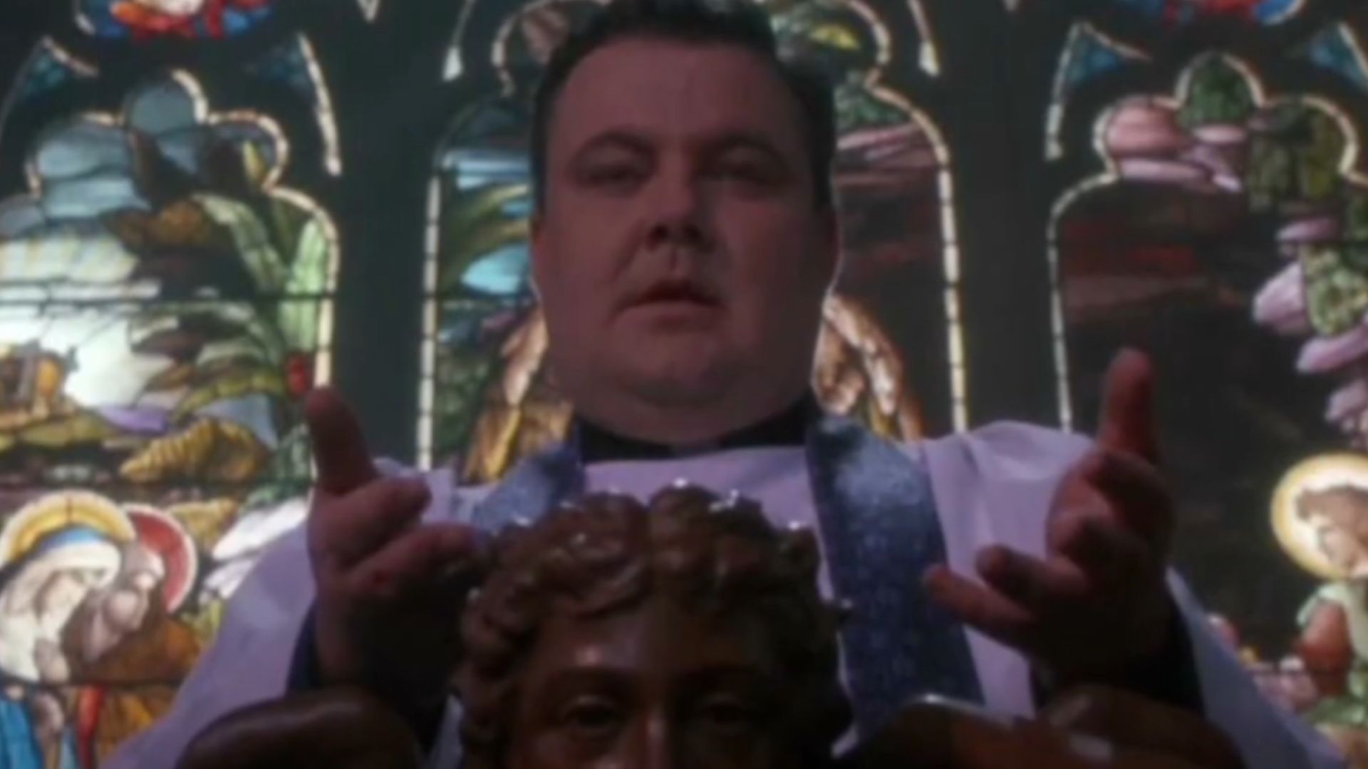 Glenn Shadix&#039;s role in Beetlejuice (Image via Warner Bros.)