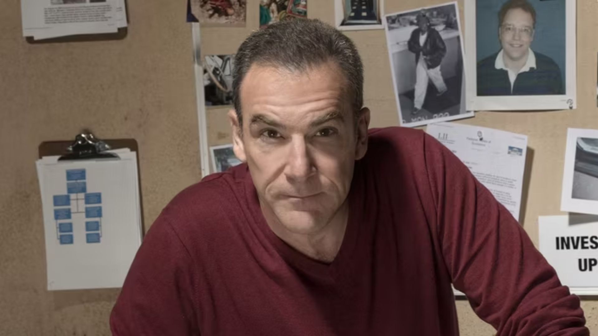 Mandy Patinkin as Jason Gideon (Image via Hulu)