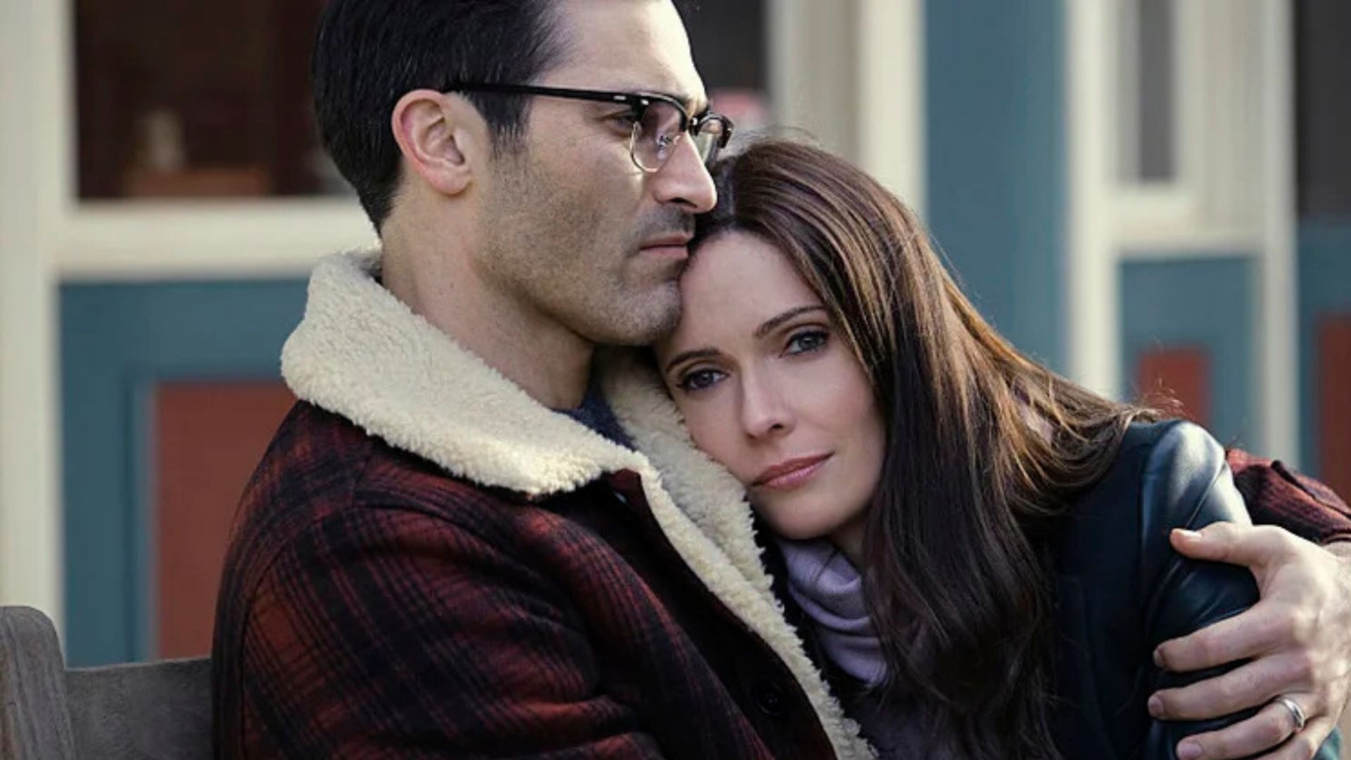 Clark Kent and Lois (Image Source: The CW)