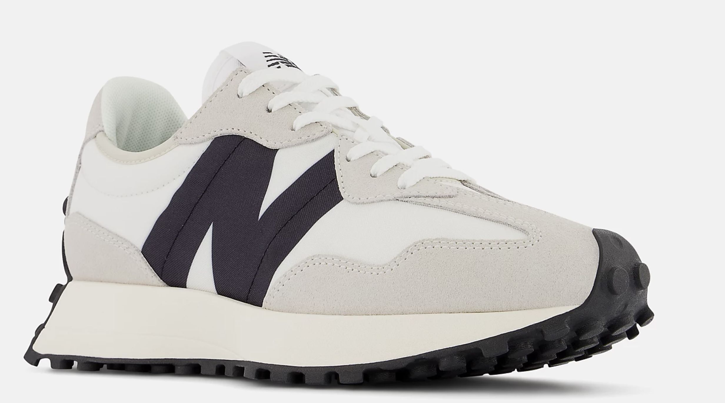 Another bestselling dad shoe in the New Balance shoes collection. (Image via New Balance)