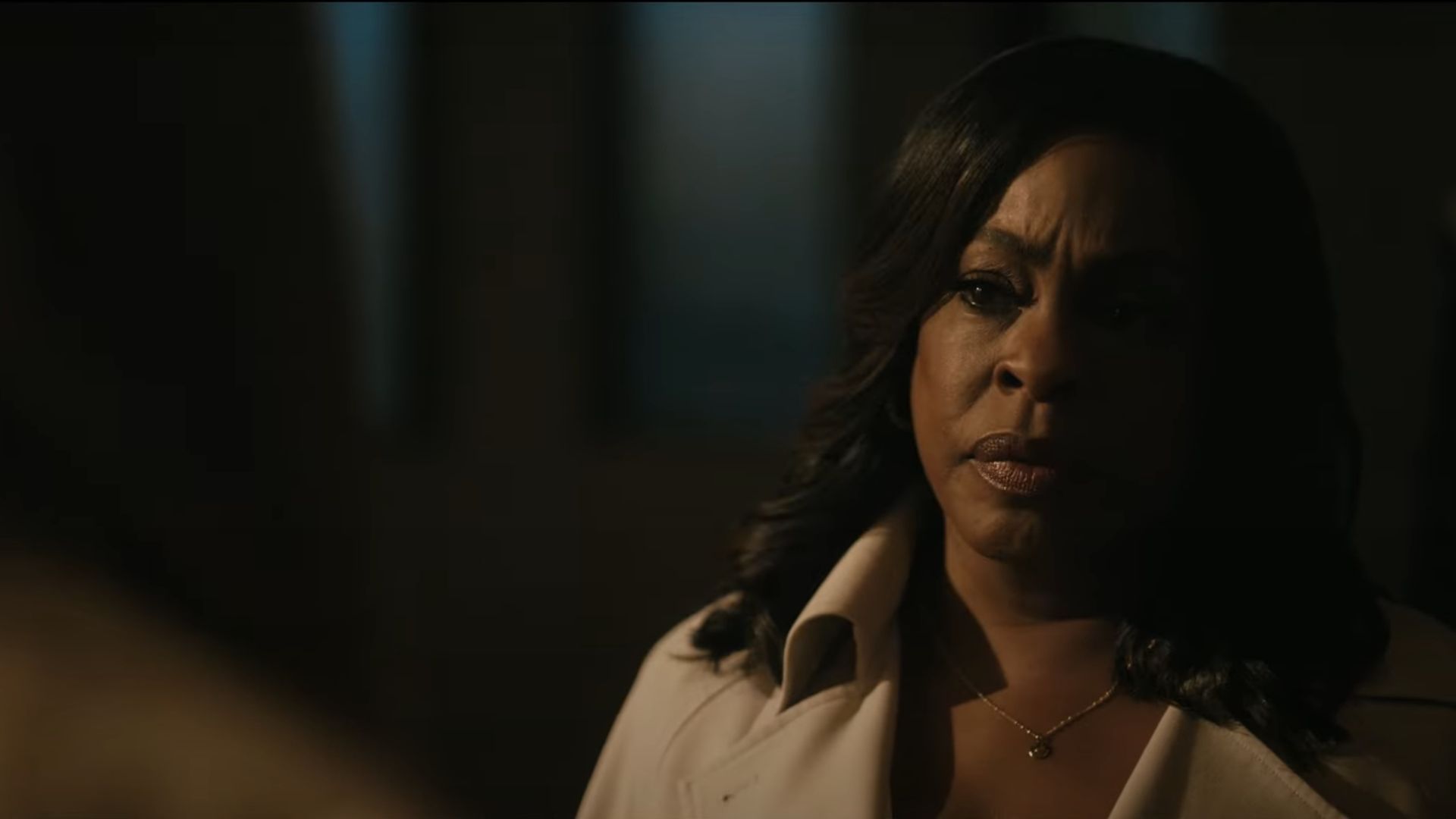 Niecy Nash-Betts as Det. Lois Tryon (Image via YouTube/FX Networks)