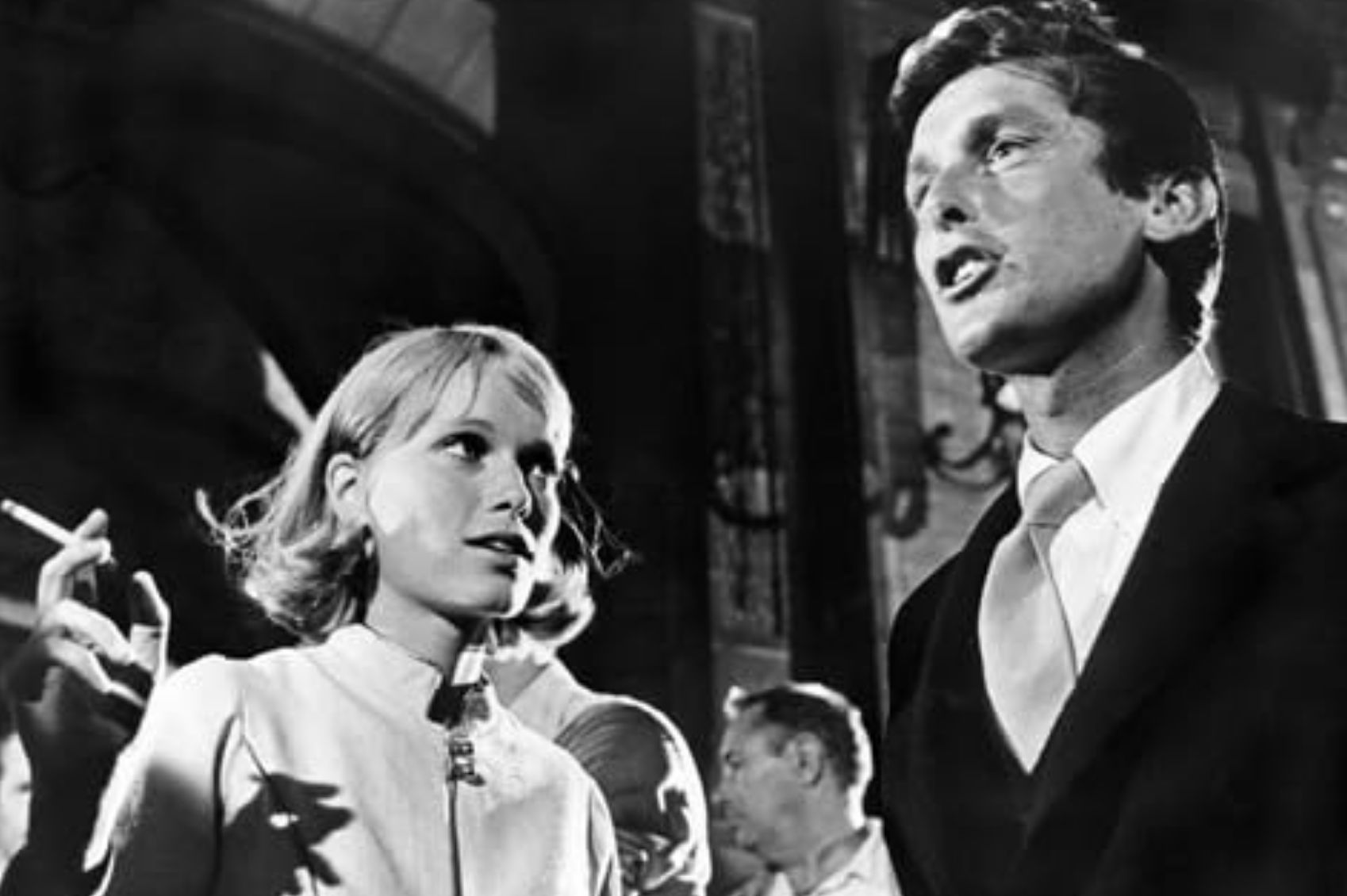 Mia Farrow and Robert Evans in Rosemary&#039;s Baby (Image via Paramount Pictures)