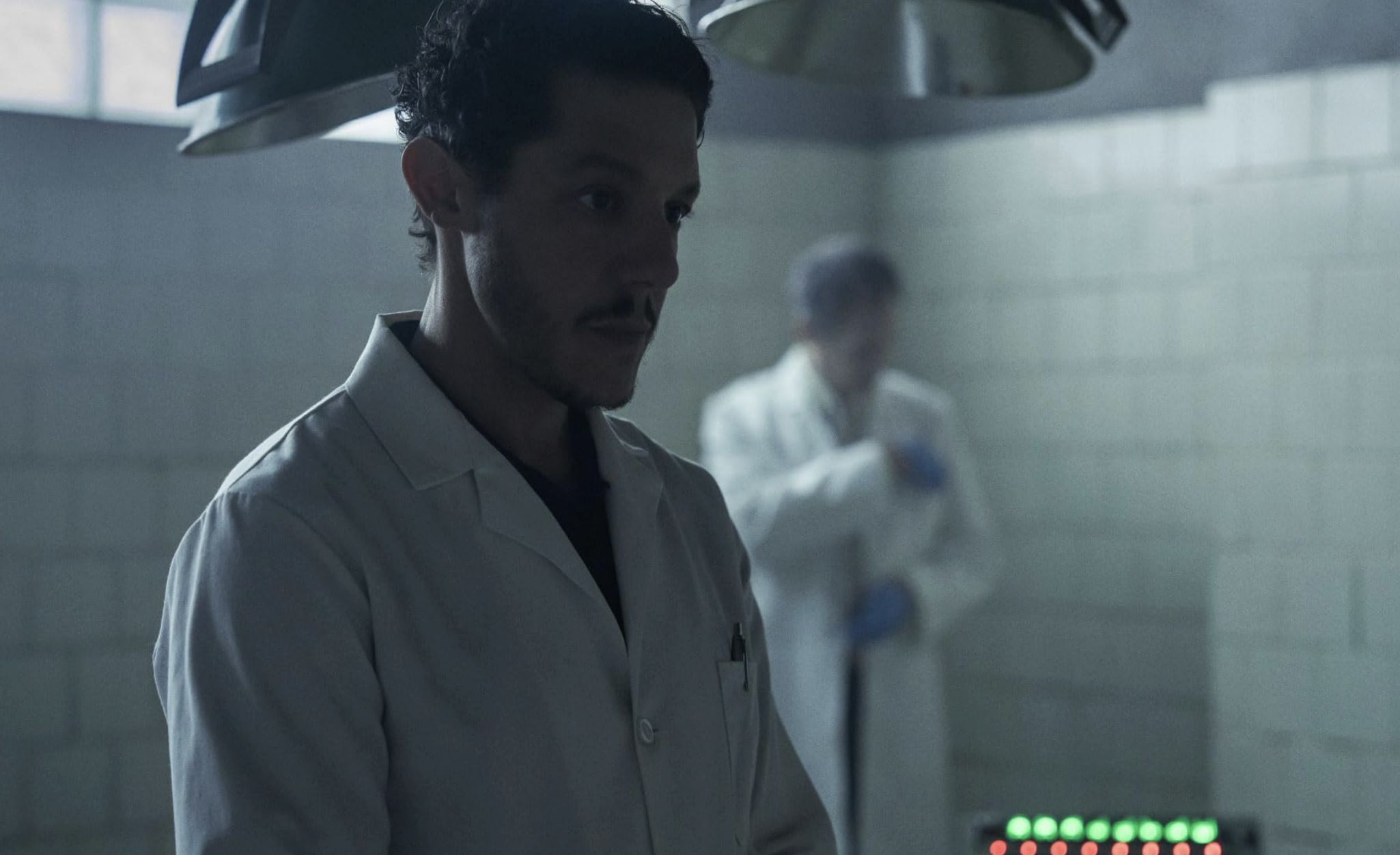 Dr. Julian Rush is played by Theo Rossi in The Penguin (Image via HBO Max)