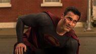 Superman's fate is again left uncertain (Image Source: The CW)