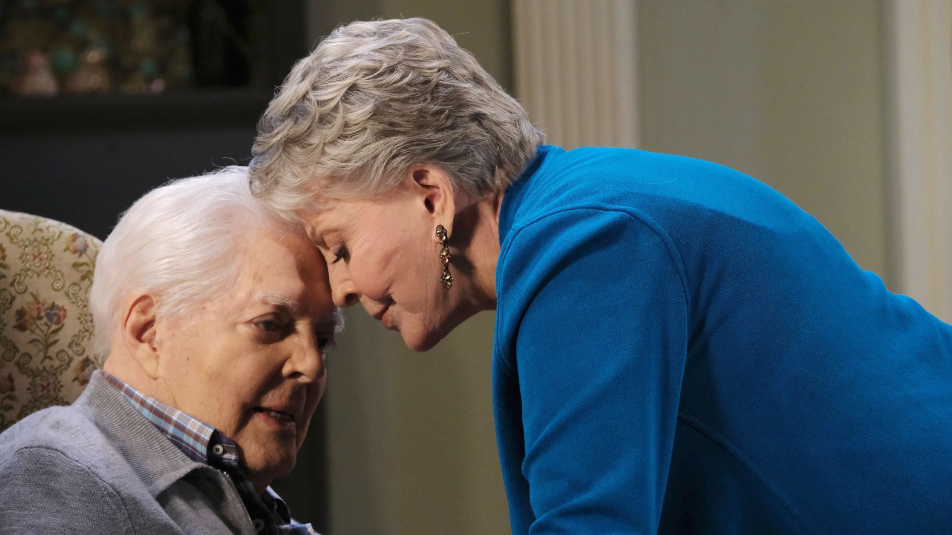 An endearing moment between Susan Seaforth Hayes (Julie) and Bill Hayes (Doug) | Image: JPI