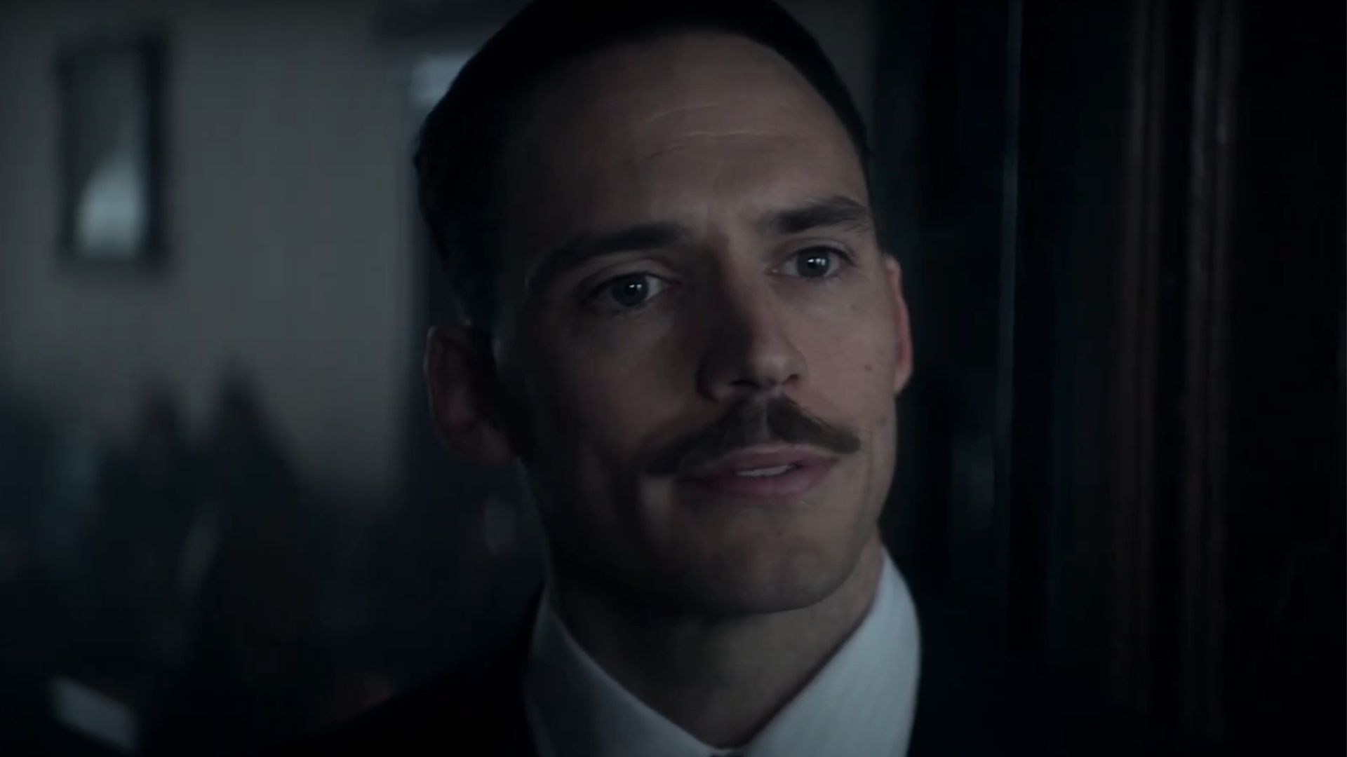 Sam Claflin as Sir Oswald Mosley (Image via YouTube/Netflix)