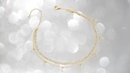 Tina 18K Gold Layered Anklet (Image via Baublebar)