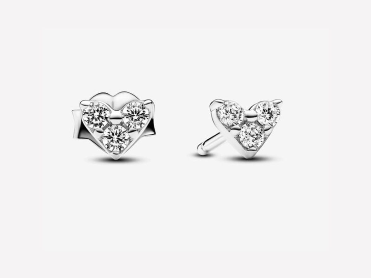 Stud earrings (image via Pandora)