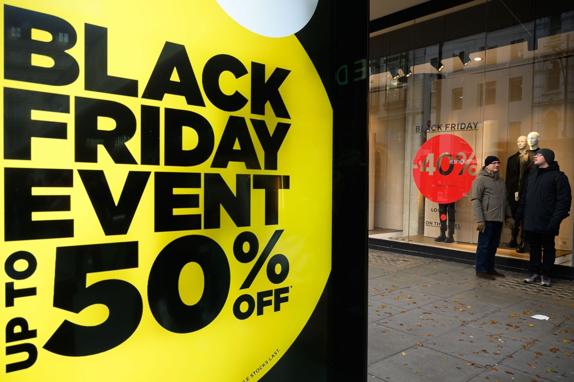 Black Friday Shoppers Hunt For Bargains Across The UK - Source: Getty