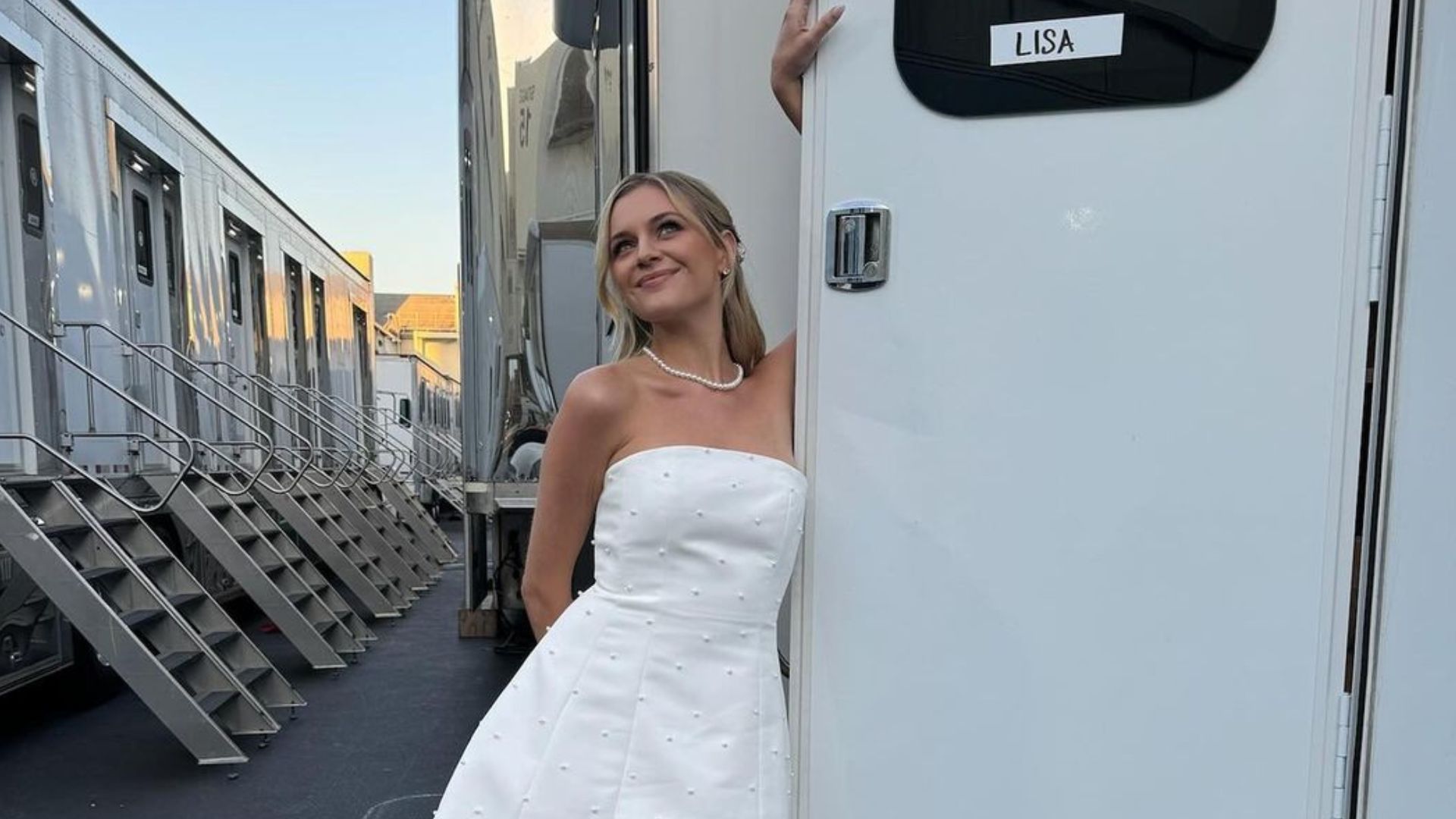 Who plays Lisa Parsons on Doctor Odyssey? (Image via Instagram/@kelseaballerini)