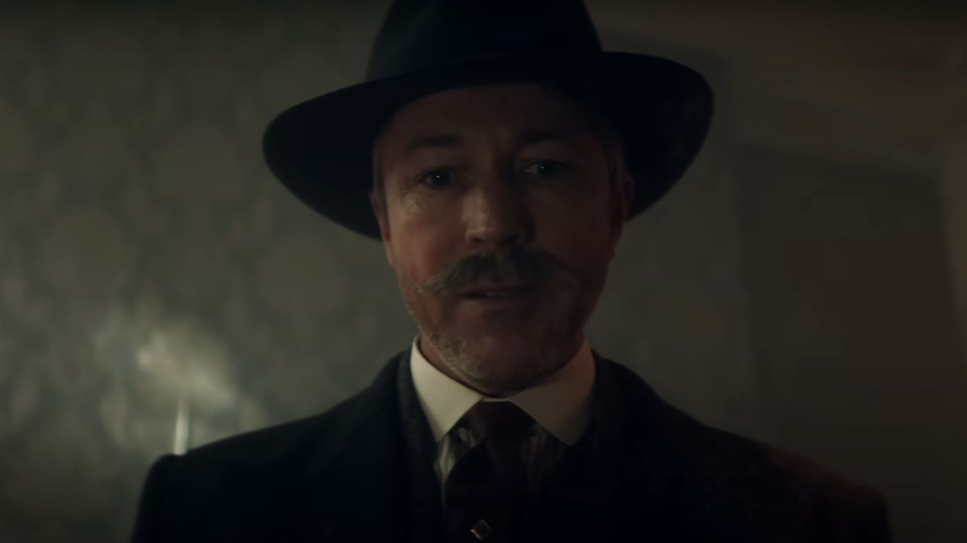 Aidan Gillen as Aberama Gold (Image via YouTube/Netflix)