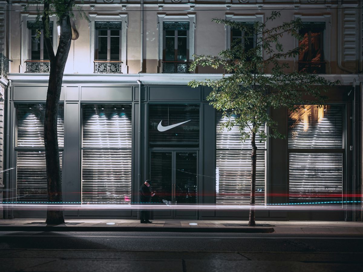 Nike store in Lyons, France (Image via Unsplash / Thomas Serer)