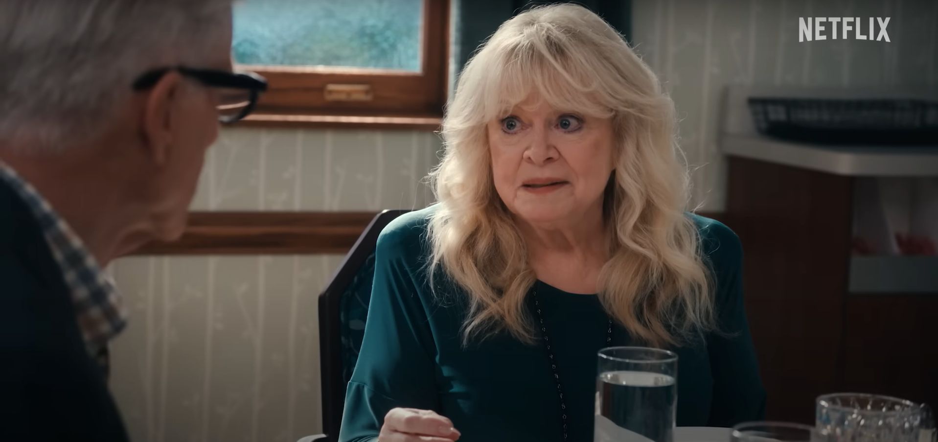 Sally Struthers in A Man on the Inside (Image via Netflix)