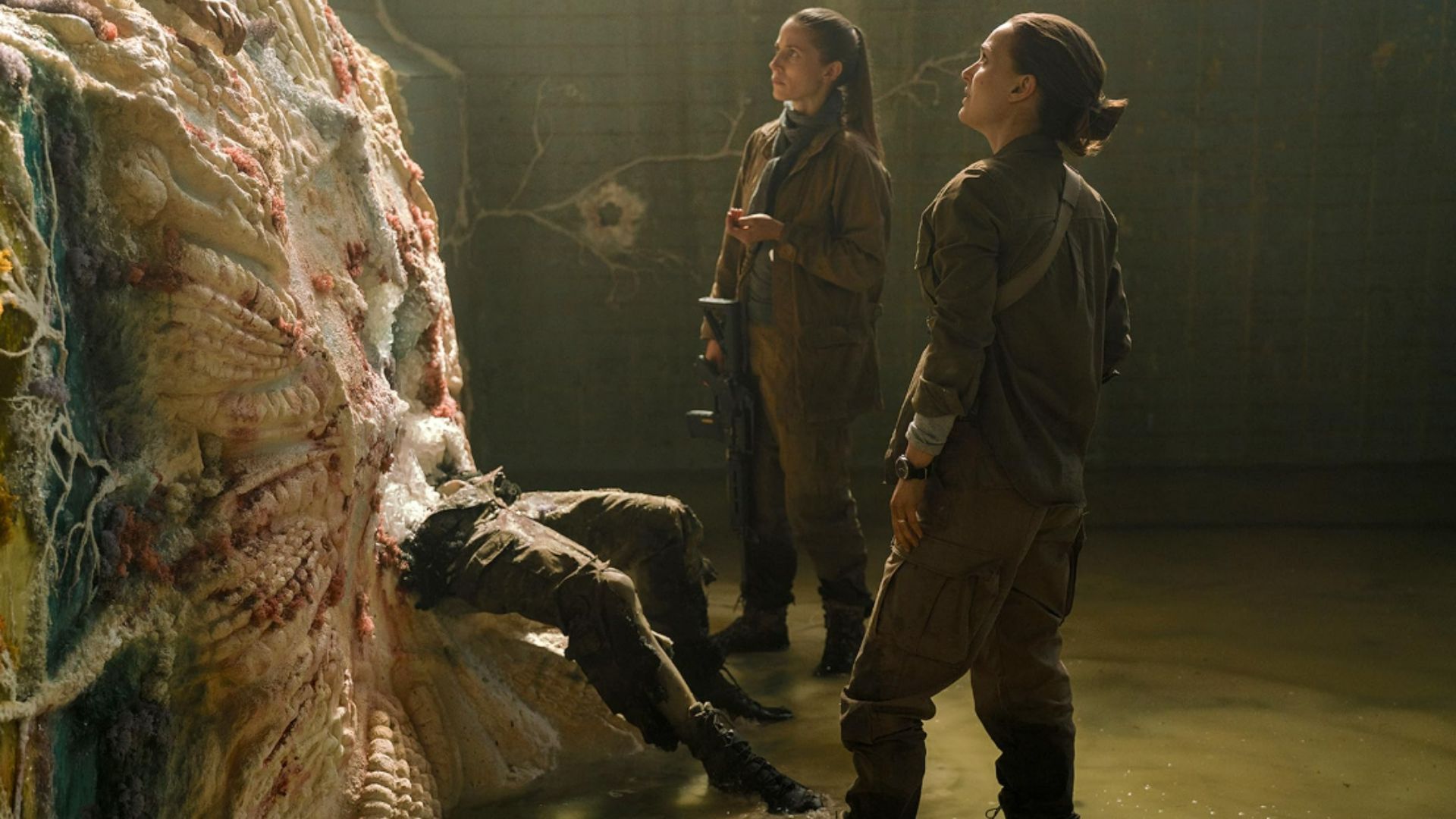 Natalie Portman and Tuva Novotny in Annihilation (Image via Netflix, Skydance Media)