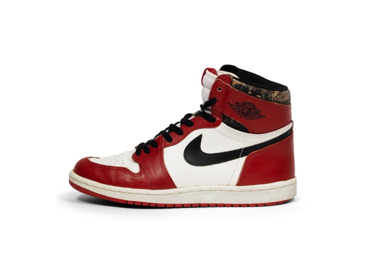 Air Jordan 1 High Chicago sneakers (image via Joopiter)