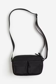 60% off on shoulder bag (Image via H&M)
