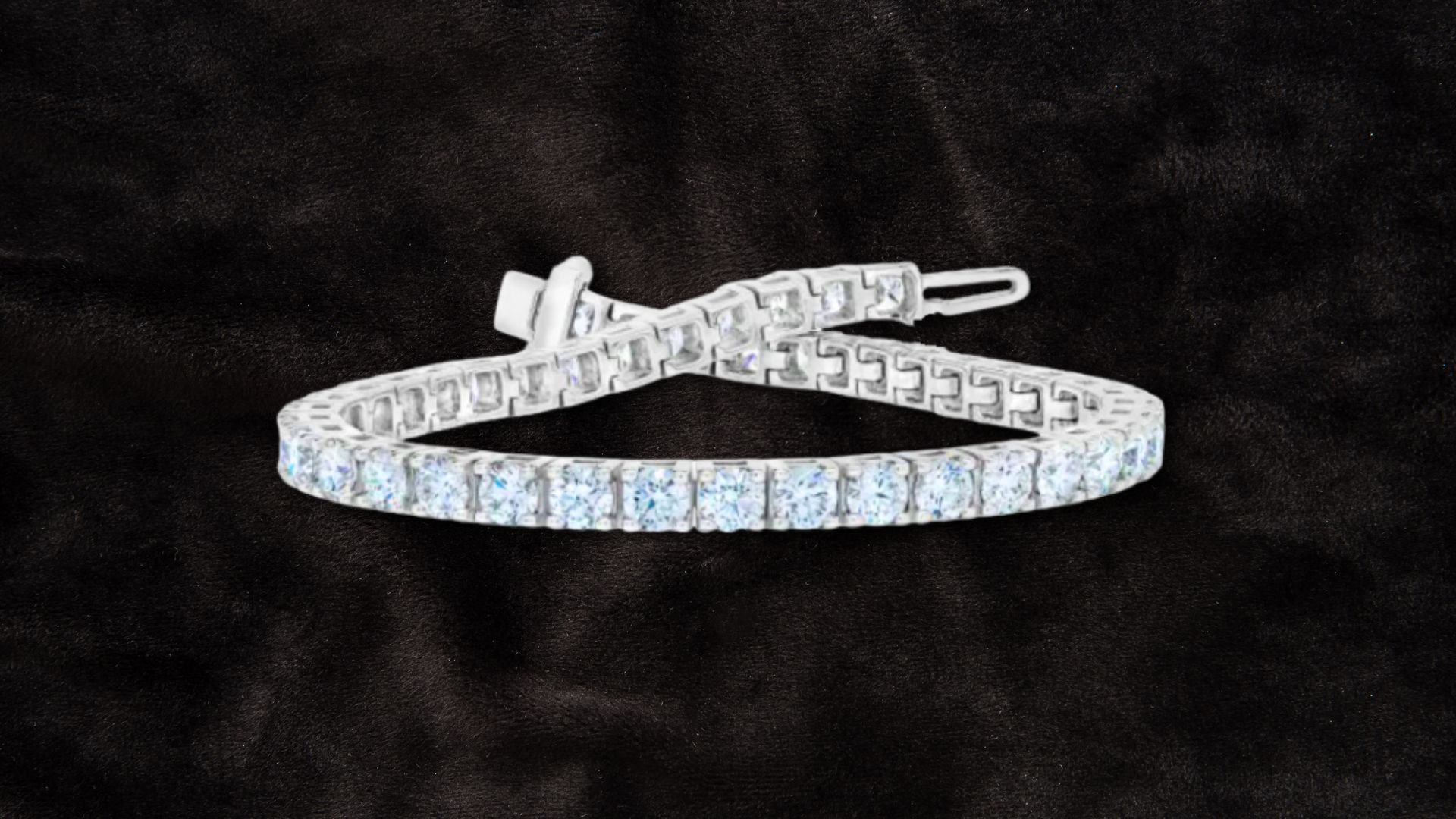 Round Brilliant 8.00 ctw VS2 Clarity, I Color Diamond 14kt Gold Tennis Bracelet at $1,0000 off (Image via Costco website)