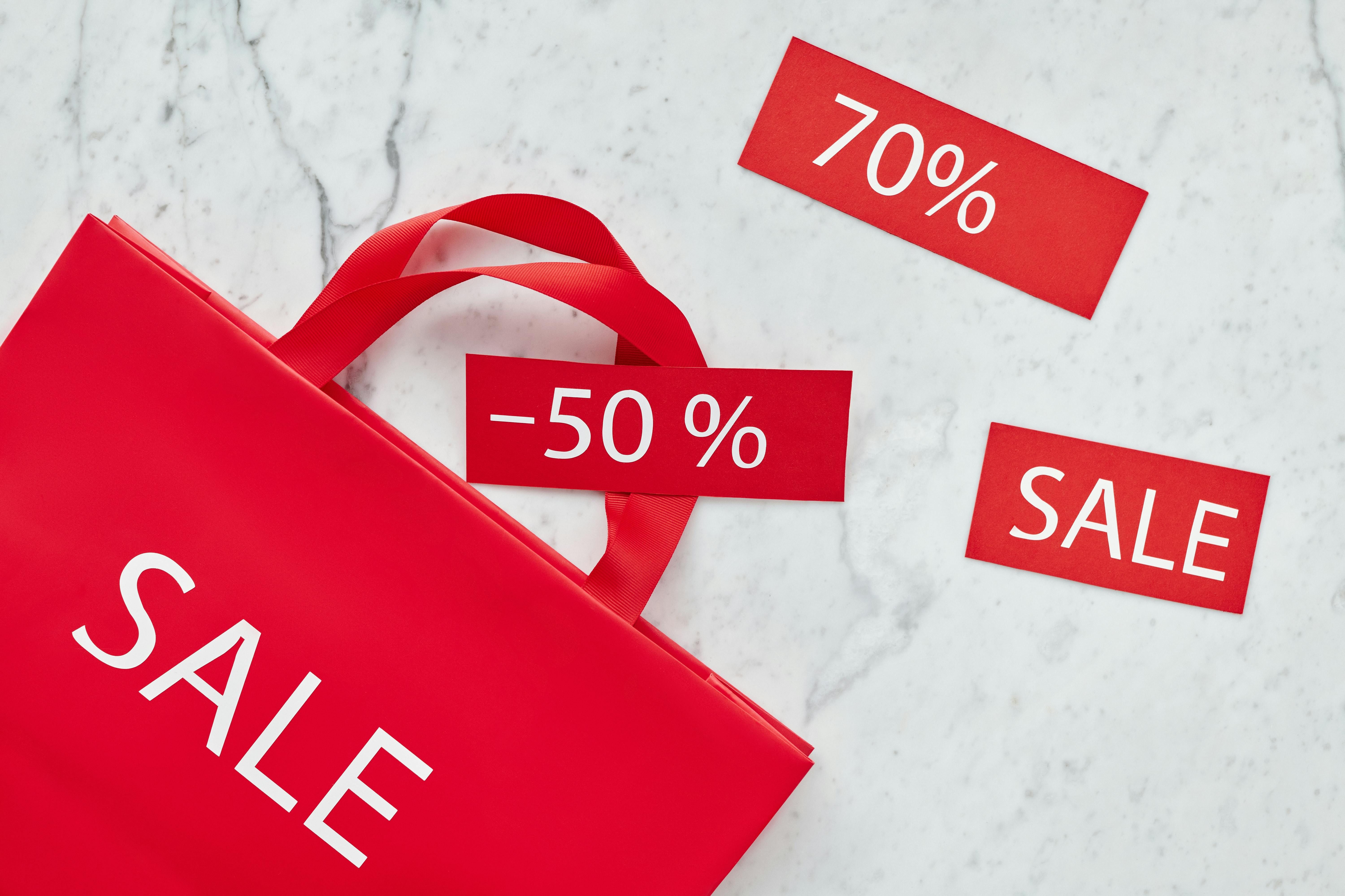 Which fashion deals are you going to get this Black Friday season? (Image via Pexels/ Max Fischer)