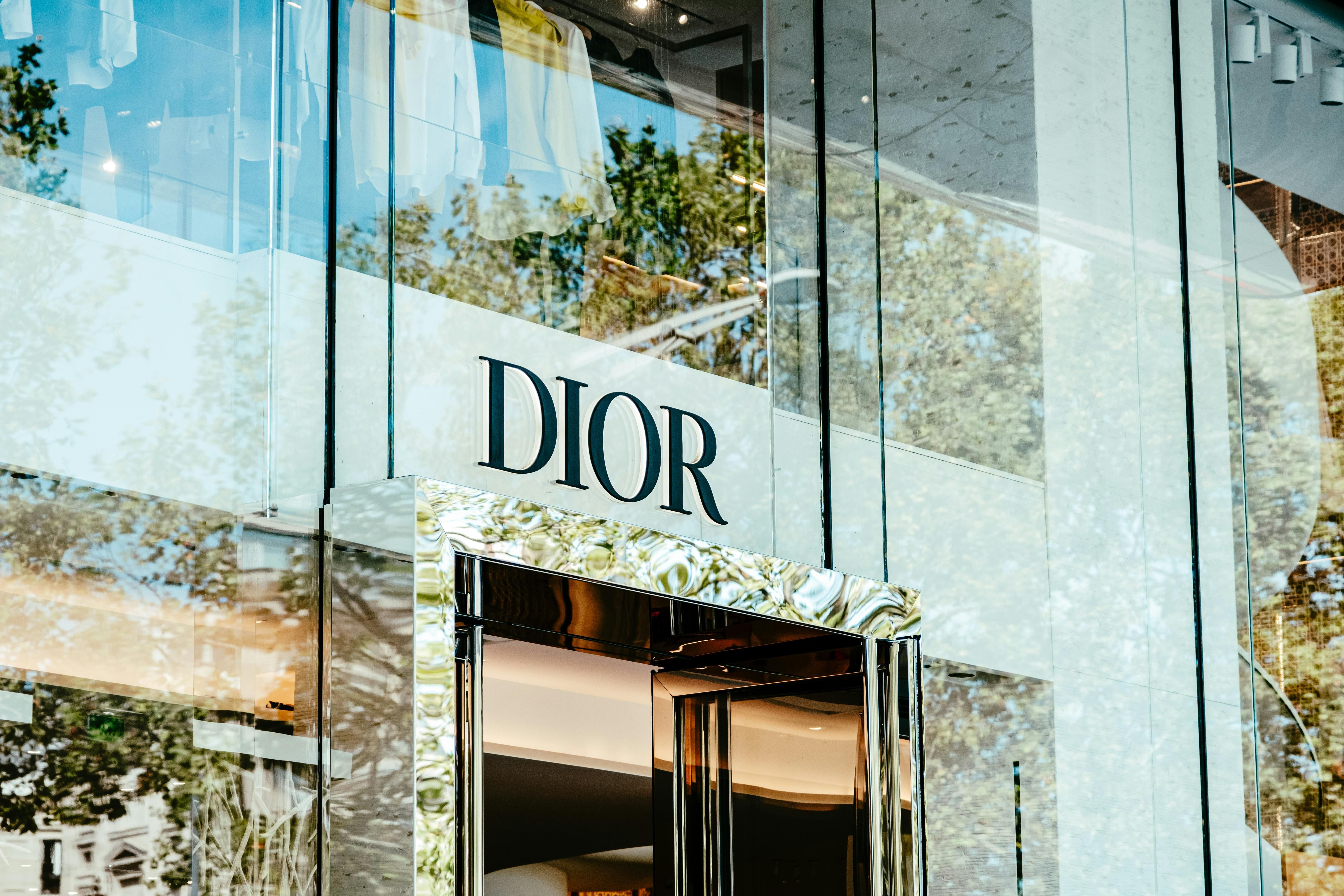 If you are looking for a Dior Perfume, here are some at slashed prices during the Black Friday 2024 Sale. (Image via pexels/ Mathias Reding)