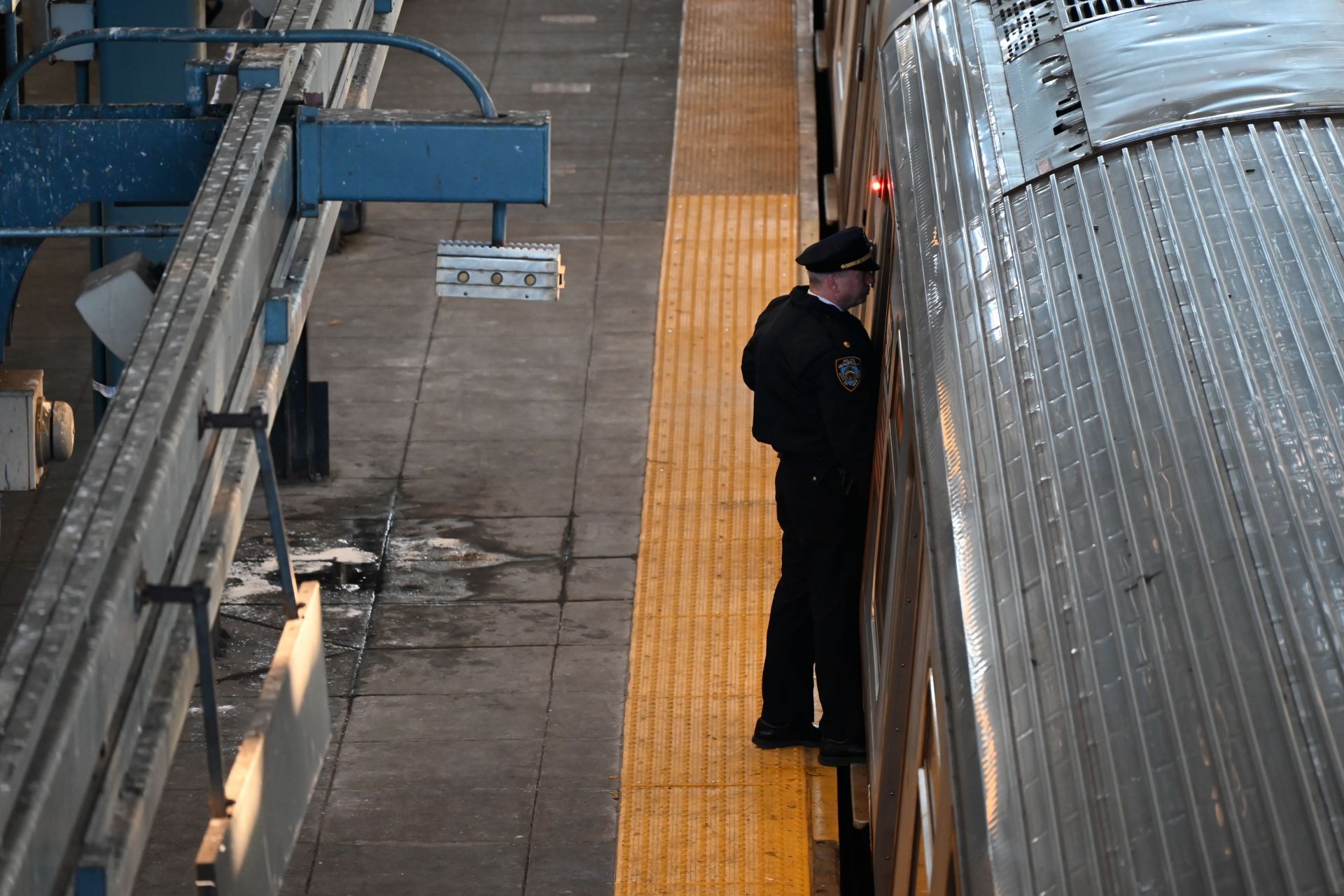 Woman dies after being set on fire at subway train in New York - Source: Getty