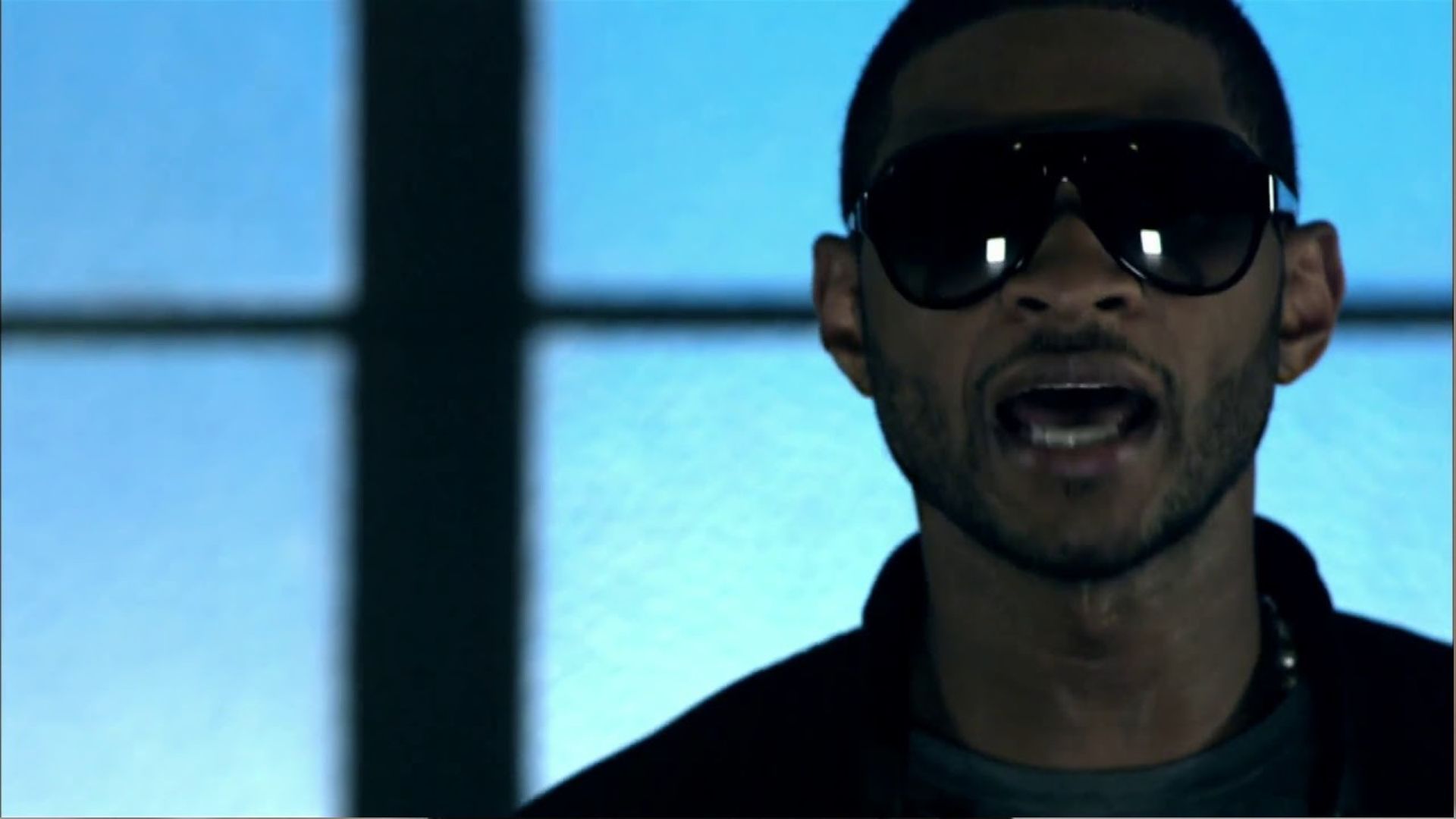 Usher in Dj got us fallin&#039; in Love | Source: Official YouTube channel