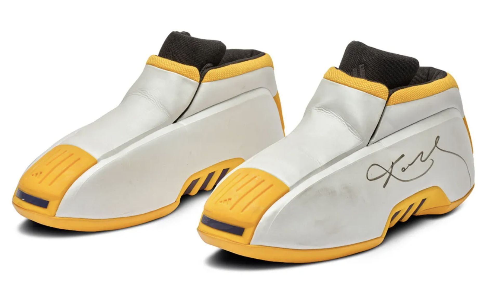 Adidas Kobe 2 (Image via Sneaker News)