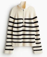 63% off on sweater (Image via H&M)