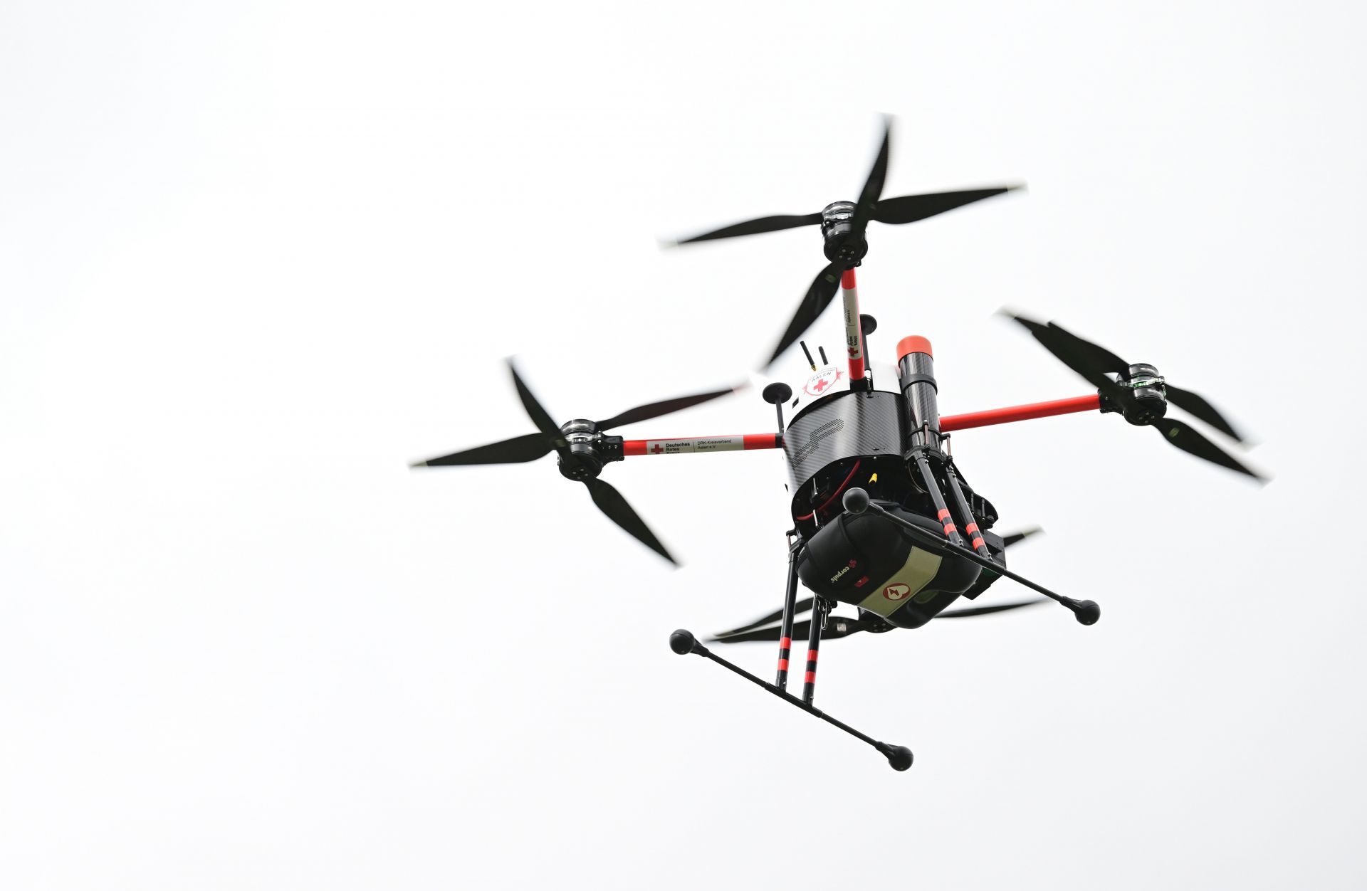 Demonstration flight of a drone with a defibrillator - Source: Getty