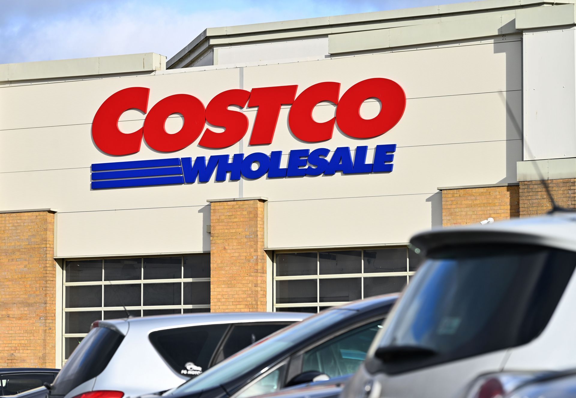 Costco wholesale sign (Image via Getty)