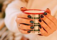 The metallic vibes (Image via Unsplash/ Eugenia Pankiv)