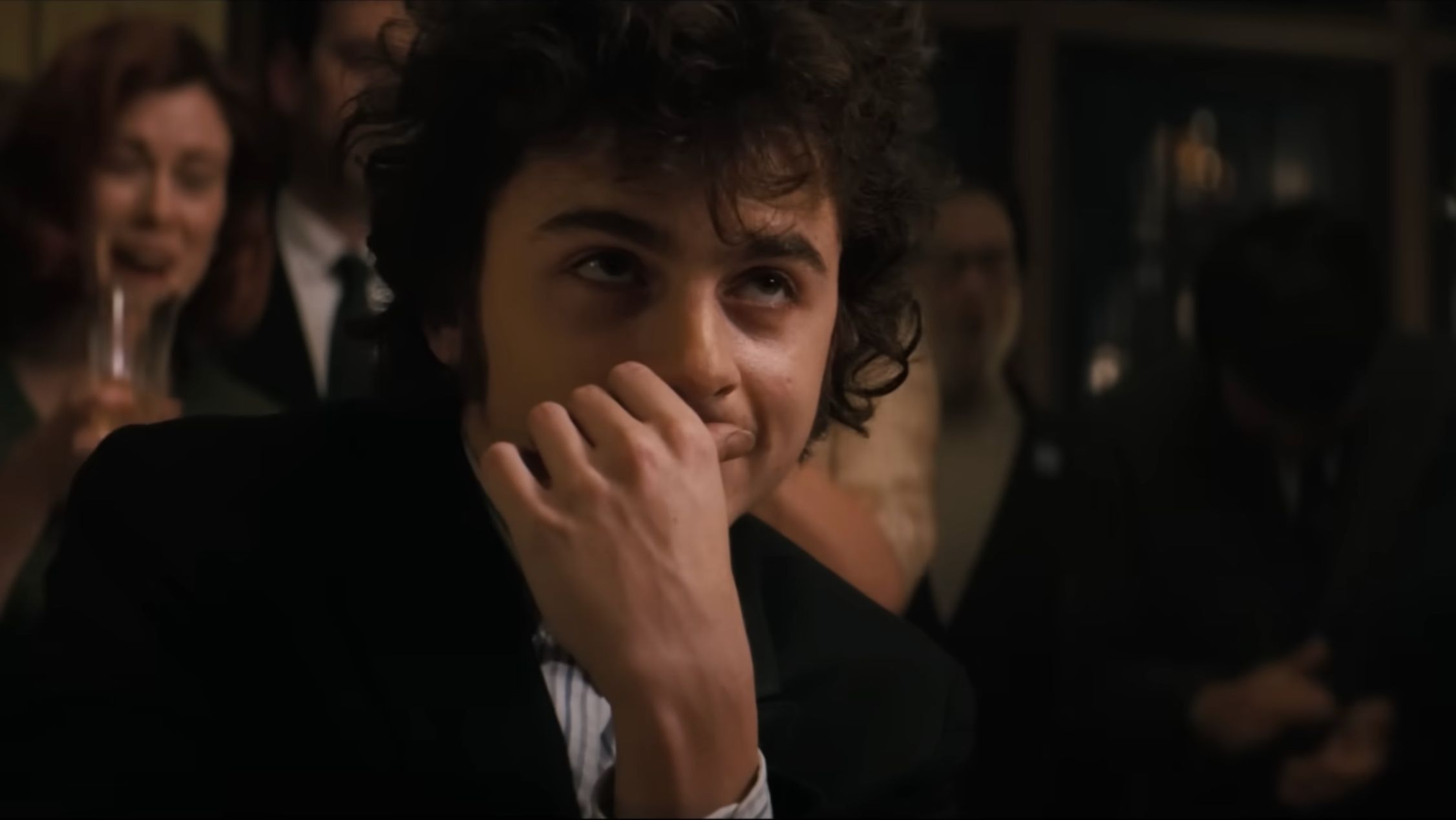 Timoth&eacute;e Chalamet as Bob Dylan (Image via YouTube/@searchlightpictures)