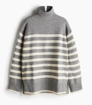 63% off on sweater (Image via H&M)