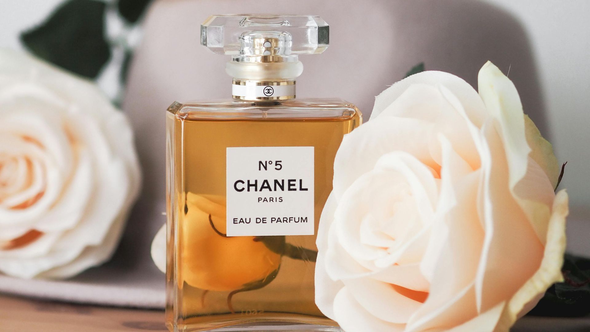 A Bottle of Chanel No 5 Perfume and Flowers (Image via Pexels / Laura Chouette)