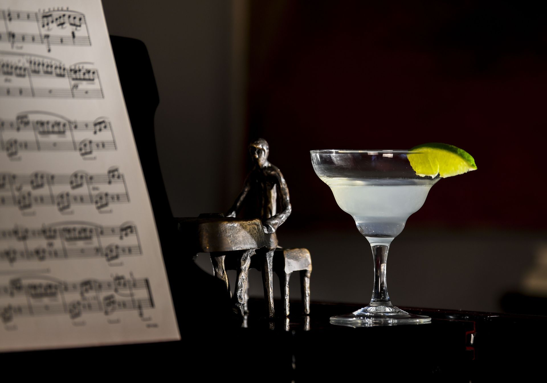 Local bartenders give us recipes for easy drinks we can make with our home bar - Source: Getty