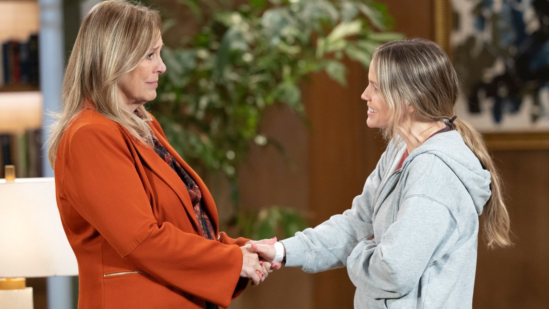 Laura and Lulu shared a tender reunion | Image Source: ABC
