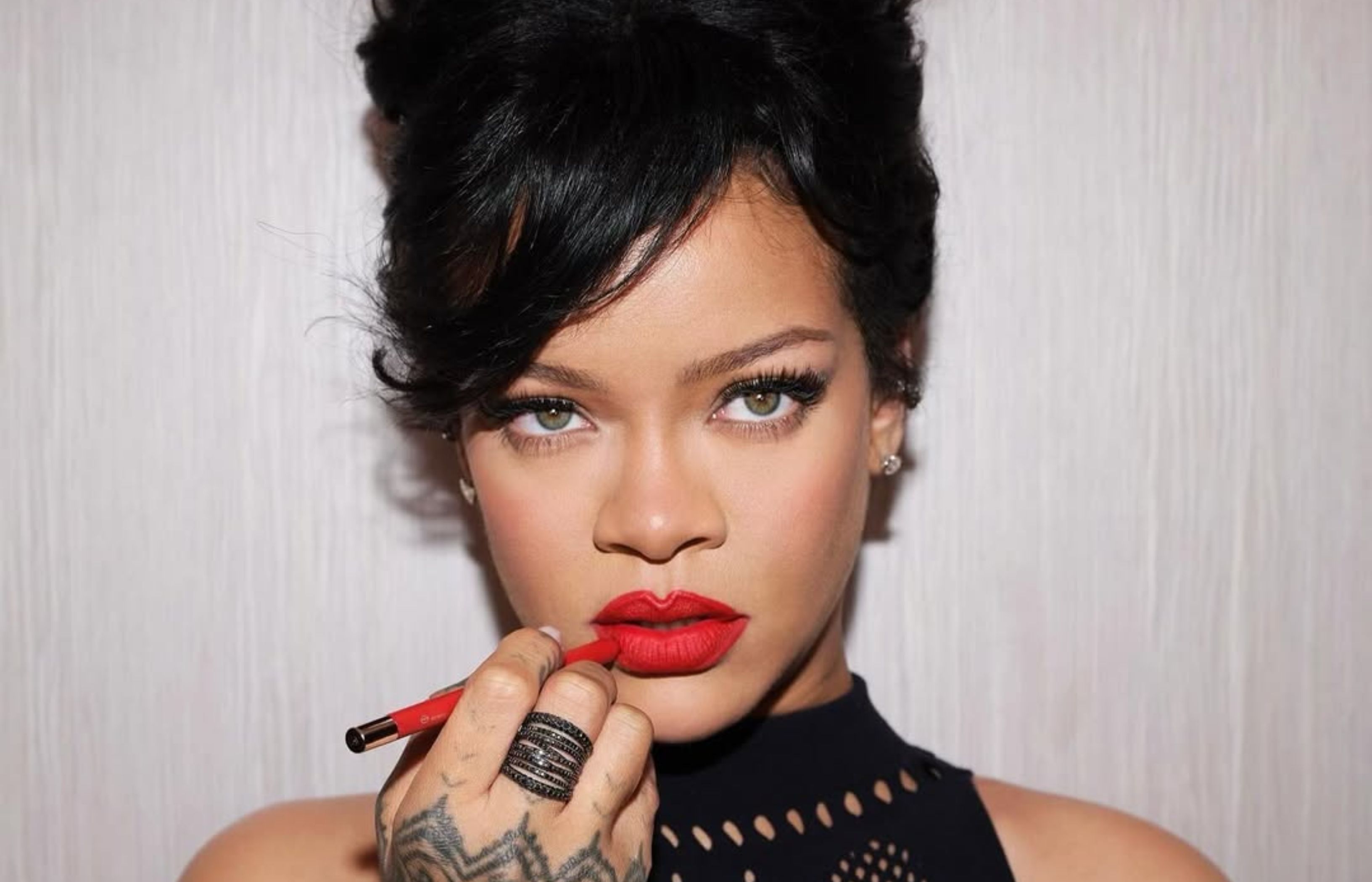 Fans slam Rihanna over her New York City karaoke performance 