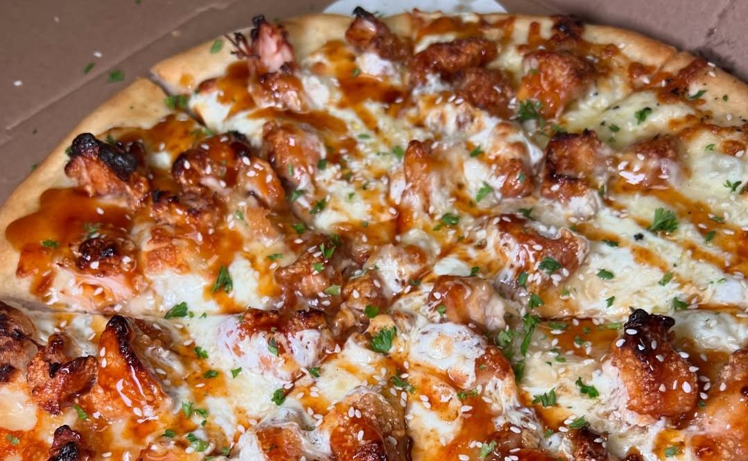 Sesame Chicken Pizza from Turnpike Pizza, Newington CT. (Image via Instagram/@turnpikepizzact)