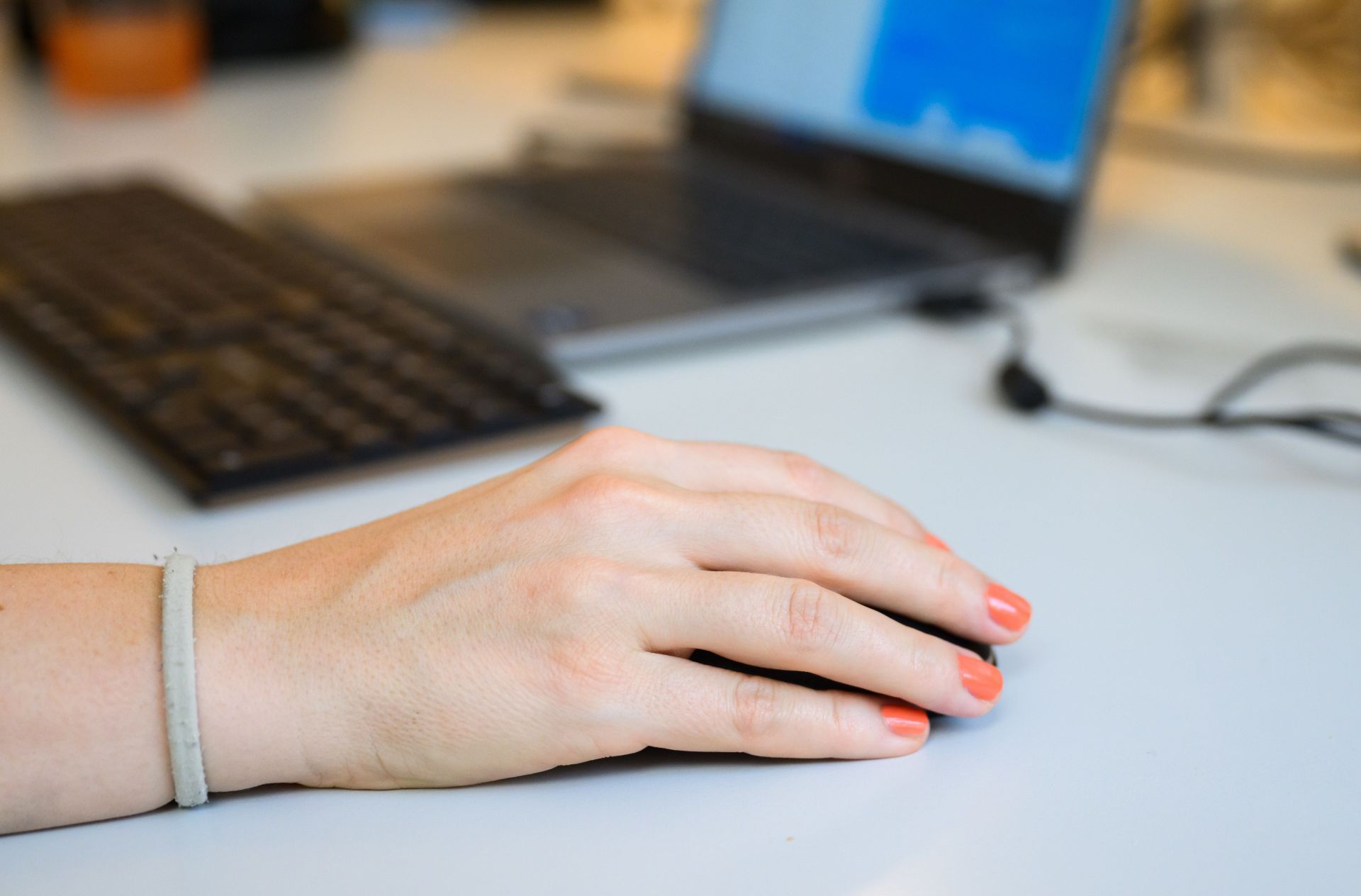 Illustration - Working in the office - Source: Getty