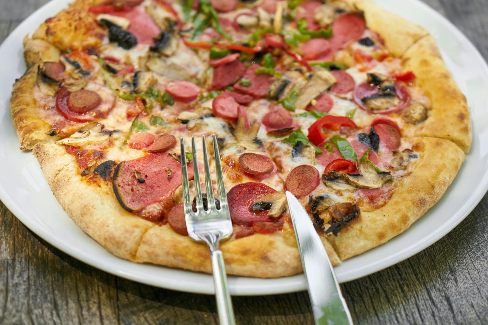 Generic Image of a pizza (Image via Pexels/@Engin Akyurt)