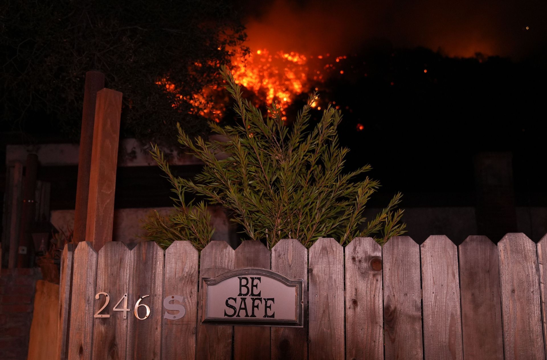 Los Angeles wildfires destroy thousands of structures, 10 deaths confirmed - Source: Getty