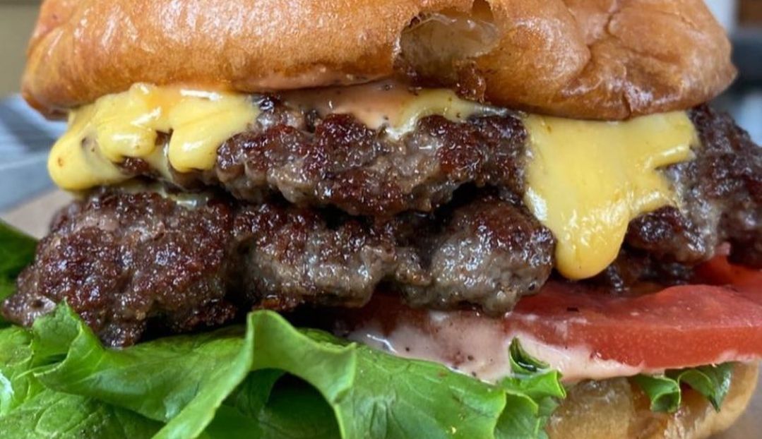 Burger from Mr. Juicy. (Image via Instagram/@mrjuicyburger)