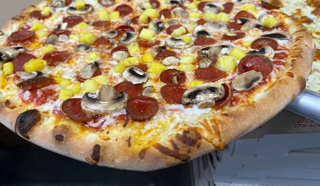 Pizza from D&#039;Allesandro&#039;s Pizza. (Image via Instagram/@dalspizza)