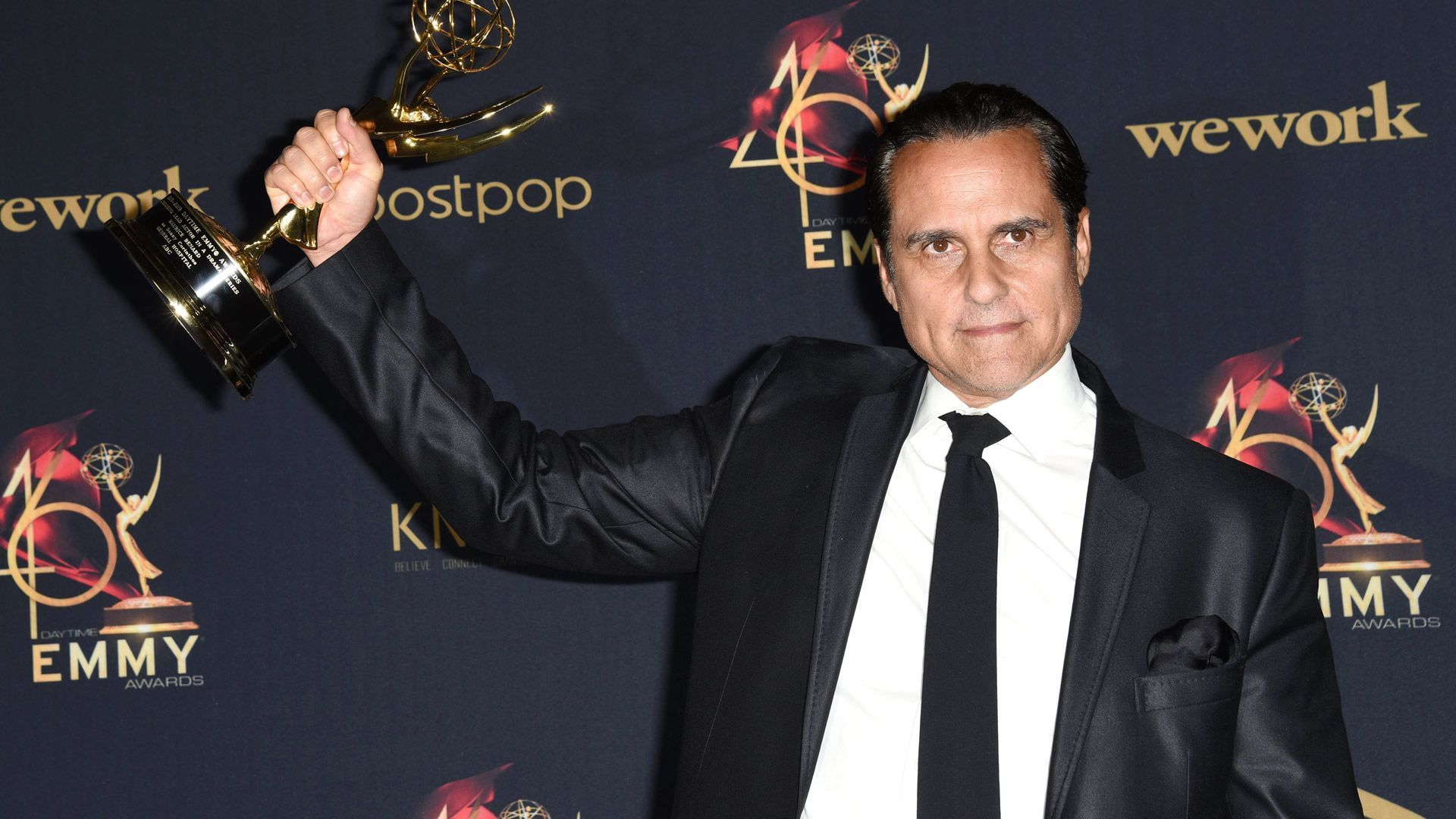 Maurice Benard winning an Emmy. | Image Source: JPI