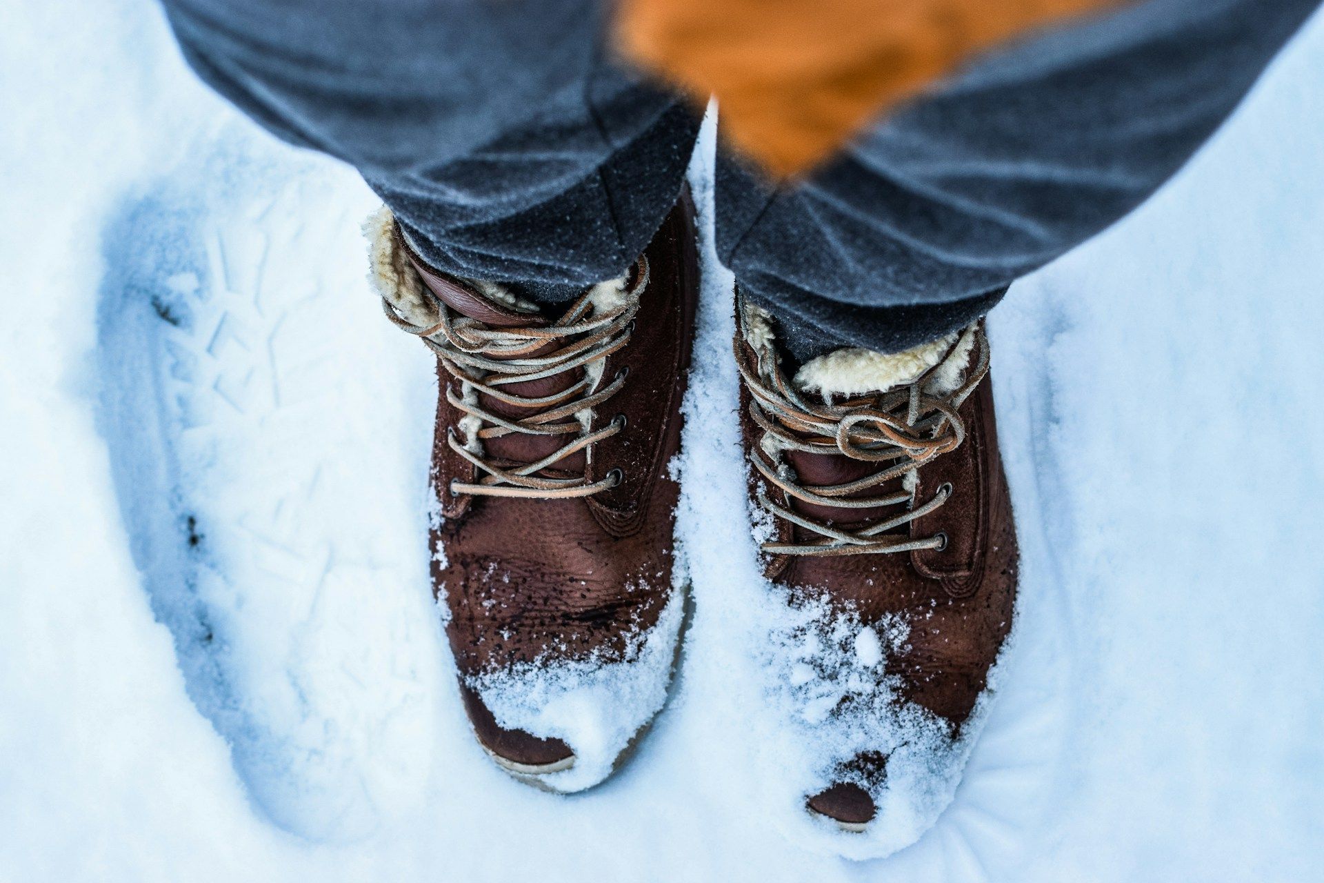 12 &lsquo;Winter Fails&rsquo; that will have you laughing through the chill (Image via Unsplash/Selwyn van Haaren)