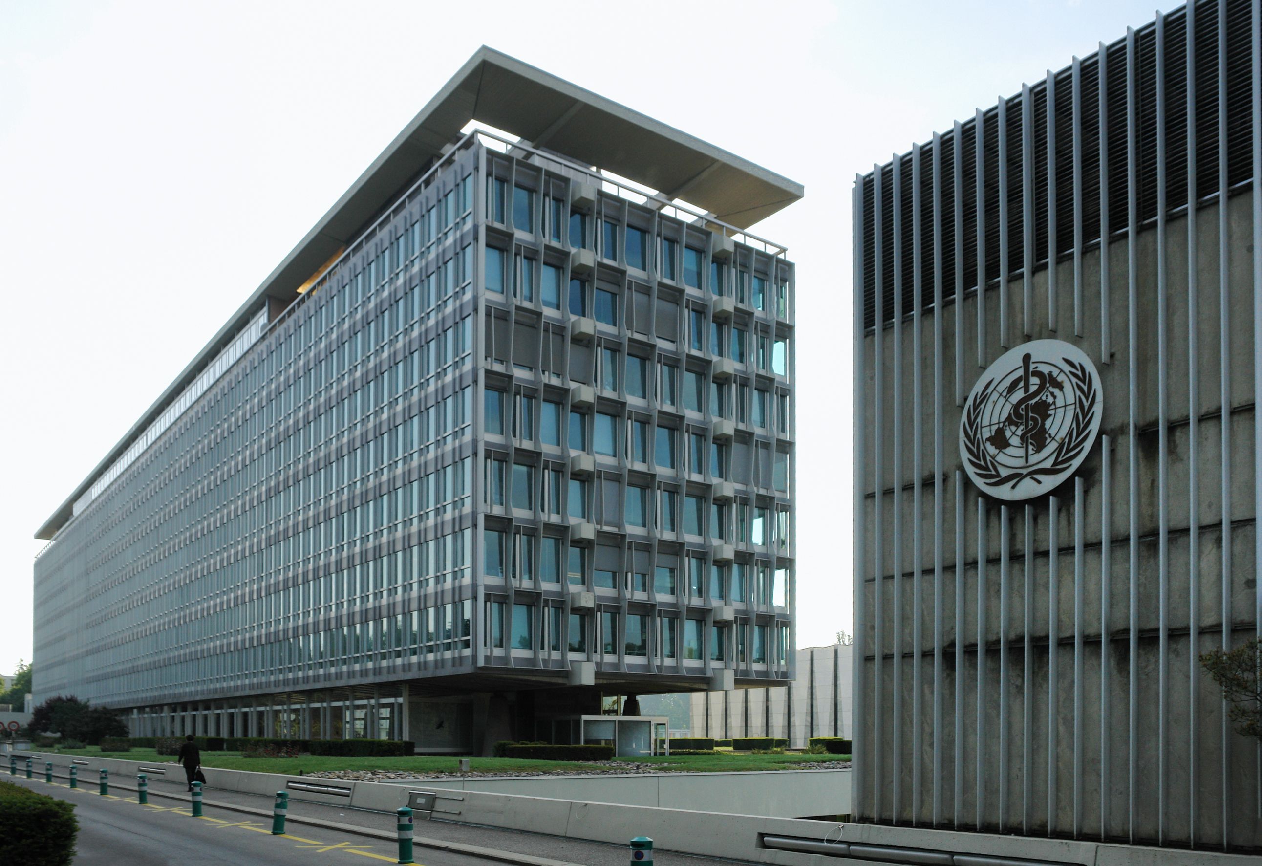 Headquarters of WHO in Geneva, Switzerland (Image via &copy; Yann Forget / Wikimedia Commons)